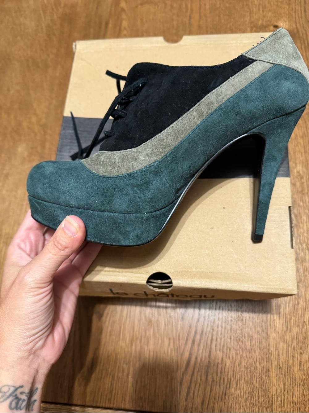 le chateau Tri-Tone Suede Lace-Up Platform Pump in Teal, Black & Olive